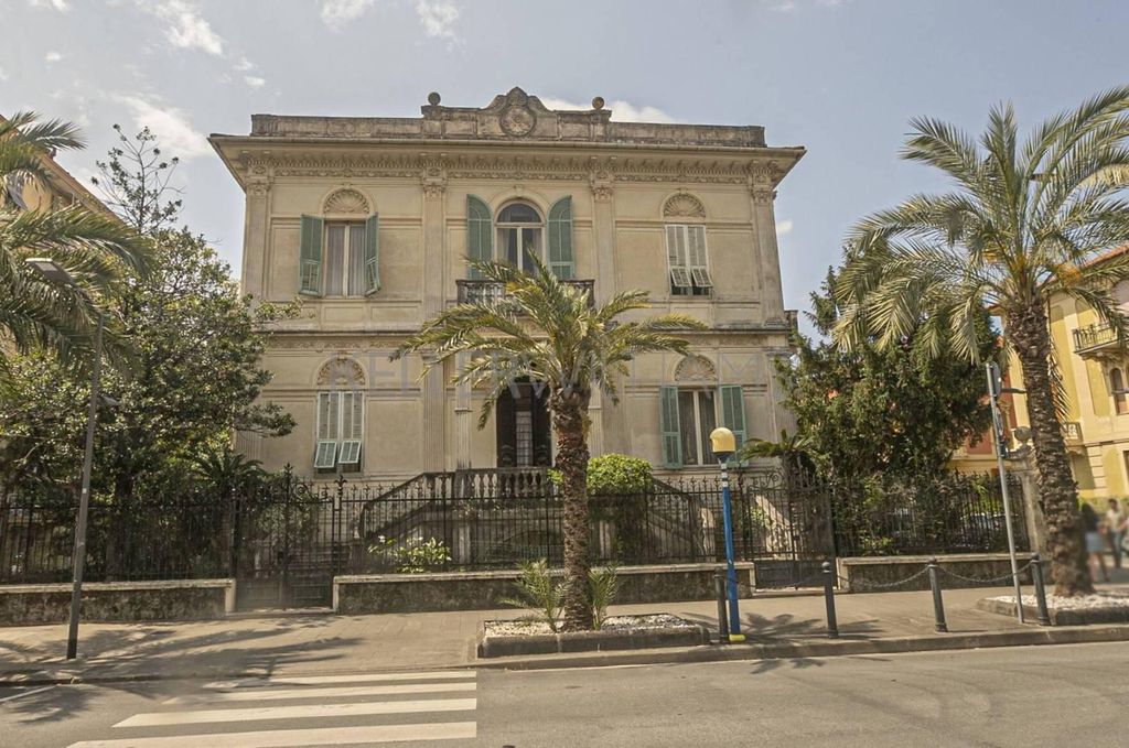 Prestigiosa villa di 661 mq in vendita Viale Francesco Tappani, 23, Chiavari, Liguria