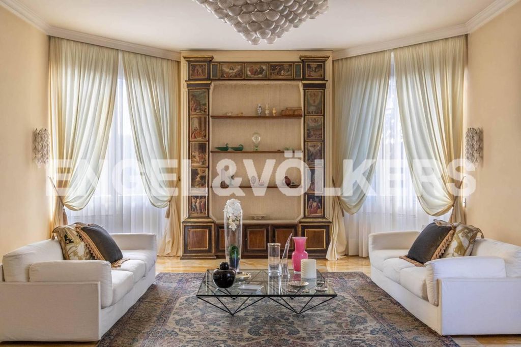 Villa di 850 mq in vendita Via Carlo Cattaneo, Gallarate, Varese, Lombardia