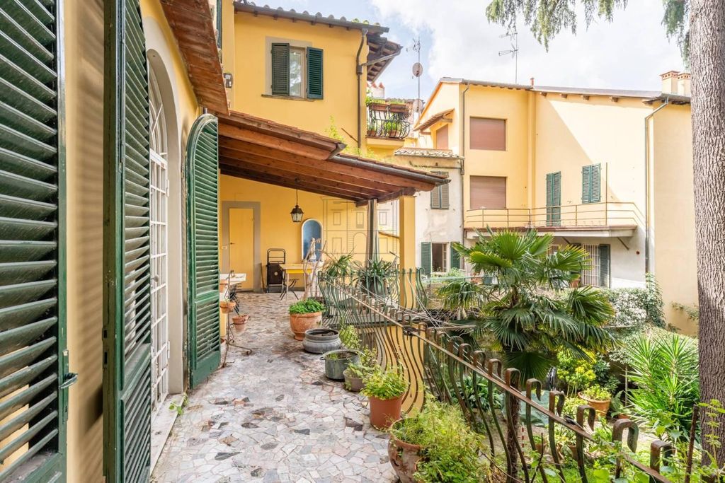Prestigioso appartamento di 320 m² in vendita Piazza San Michele, Lucca, Toscana