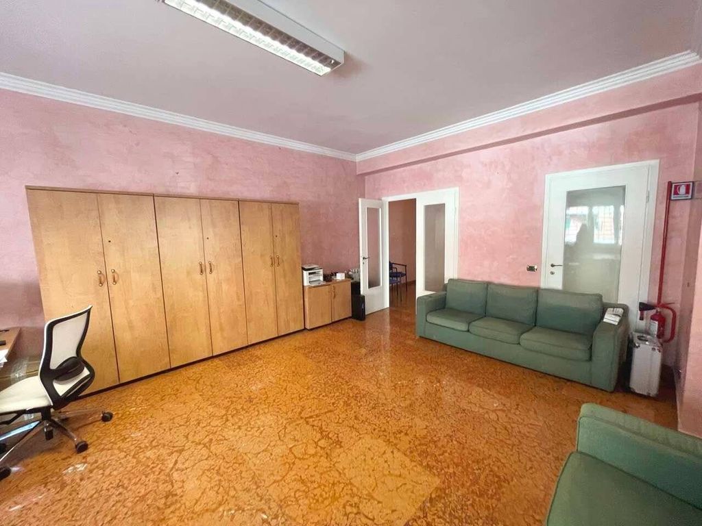 Appartamento di prestigio in vendita viale del caravaggio ,, Roma, Lazio