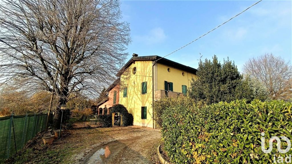 Villa in vendita Via Alessandro volta, Reggio Emilia, Emilia-Romagna