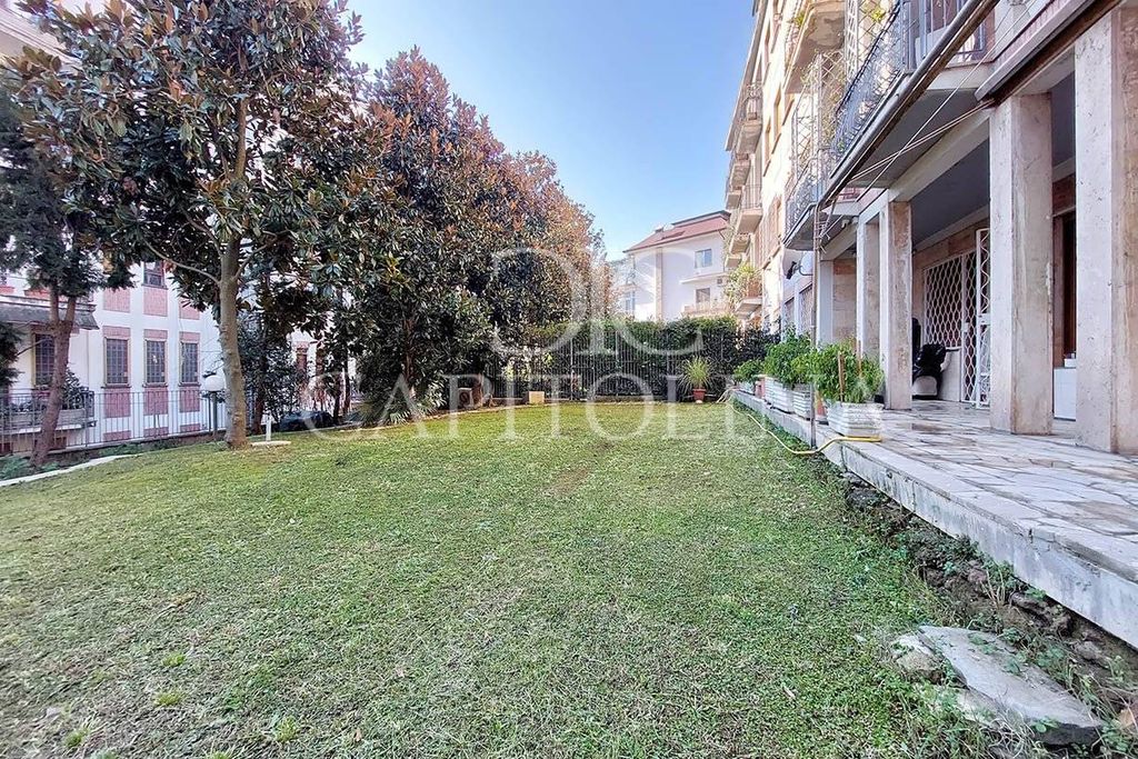 5 room luxury Flat for sale in Via dei Colli della Farnesina, Rome, Latium - 133064616 - LuxuryEstate.com