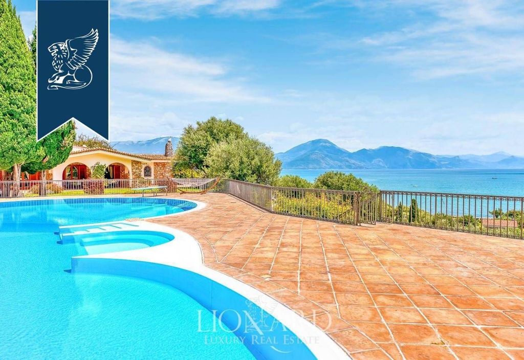 Prestigiosa villa di 480 mq in vendita San Giovanni a Piro, Italia