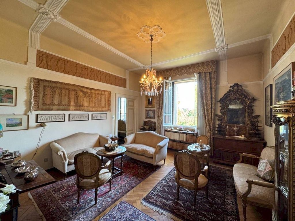 Luxury Flat for sale in VIA CASTIGLIONE, Bologna, Emilia-Romagna