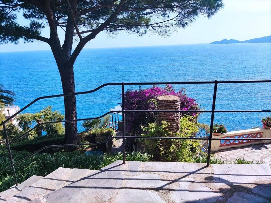 3 bedroom luxury Apartment for sale in Via Aurelia, Zoagli, Province of