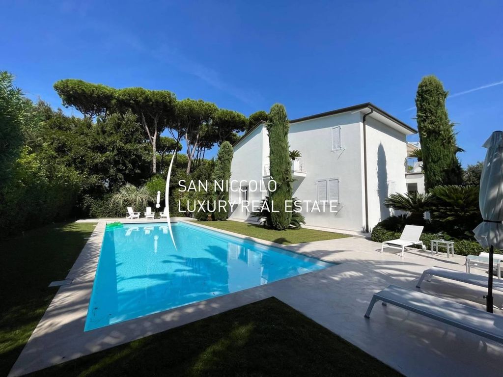 Prestigiosa villa di 450 mq in vendita, Via Roma Imperiale, Forte dei Marmi, Lucca, Toscana