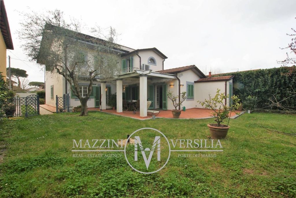 Esclusiva villa di 280 mq in vendita via viani, 8, Forte dei Marmi, Lucca, Toscana