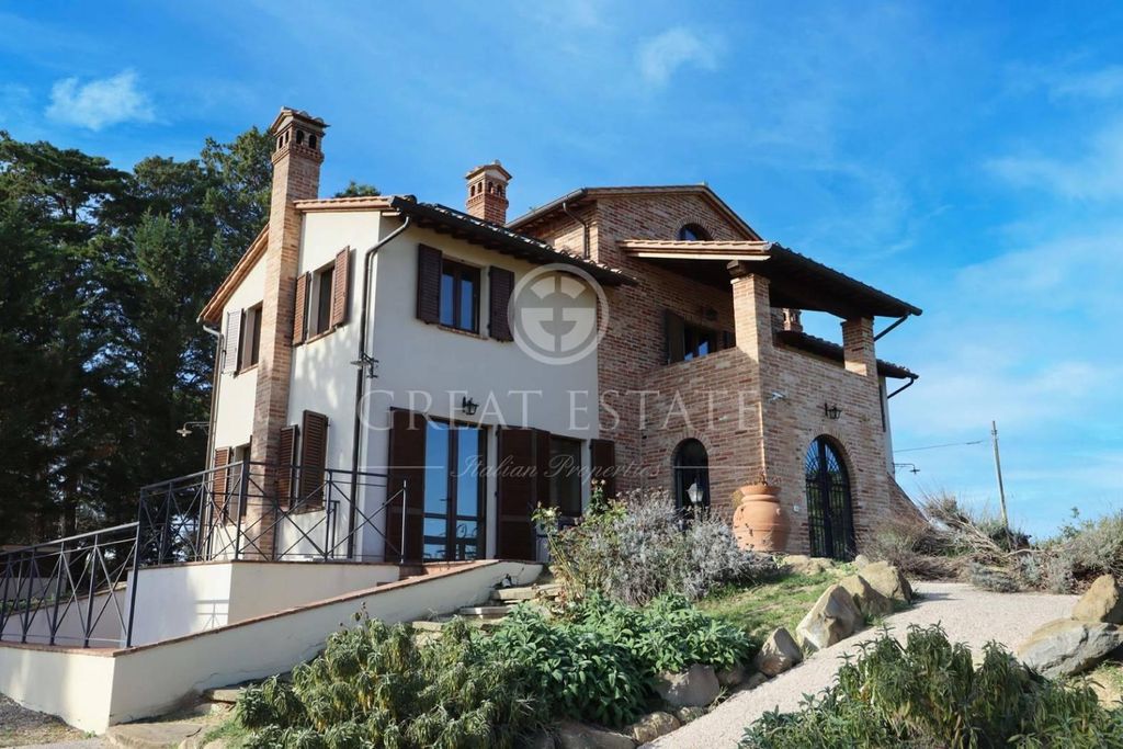Lussuoso casale in vendita Castiglione del Lago, Italia