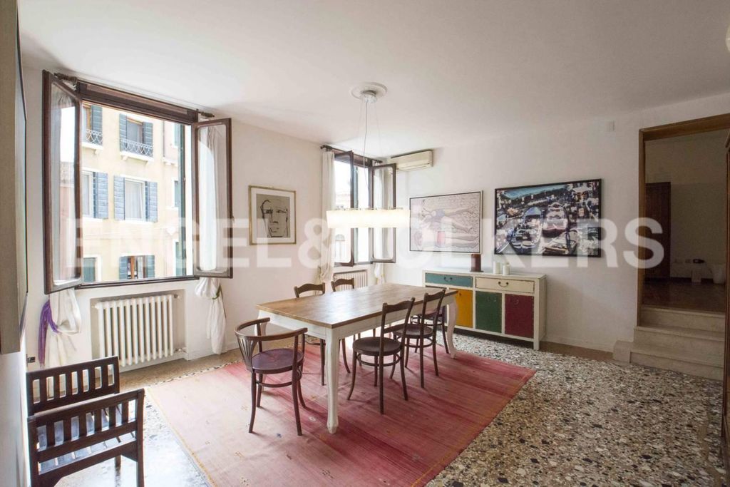Prestigioso appartamento di 140 m² in vendita Campo San Provolo, Venezia, Veneto
