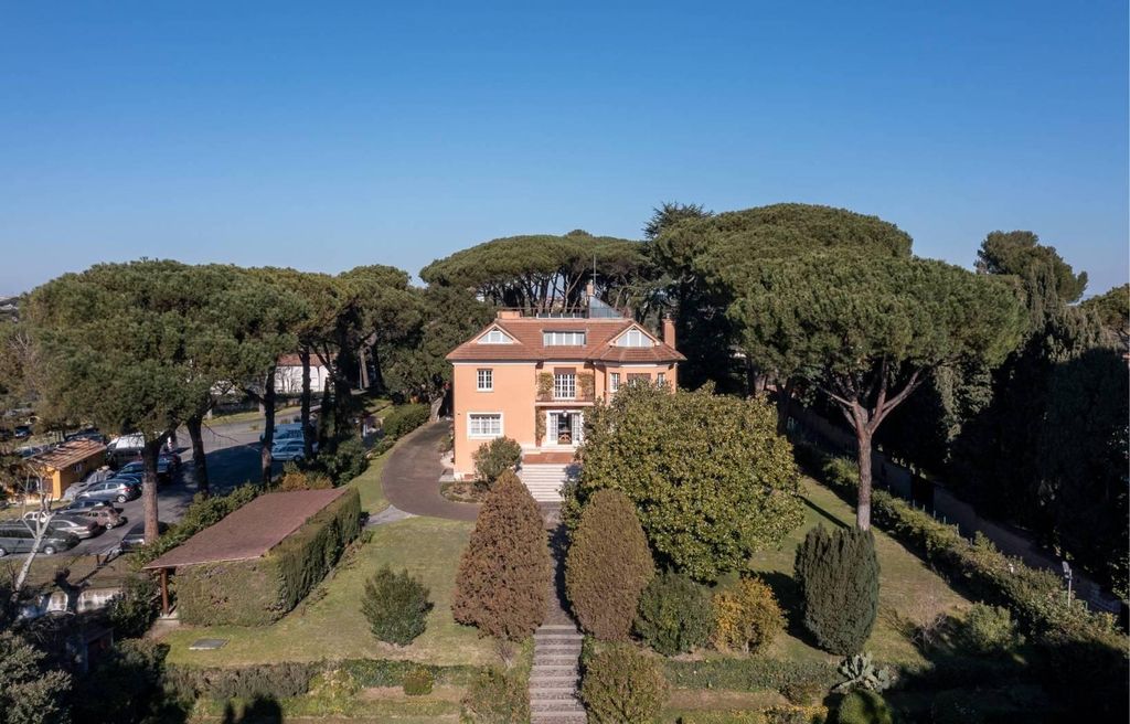 Prestigiosa villa di 2100 mq in vendita, Via della Camilluccia, Roma, Lazio