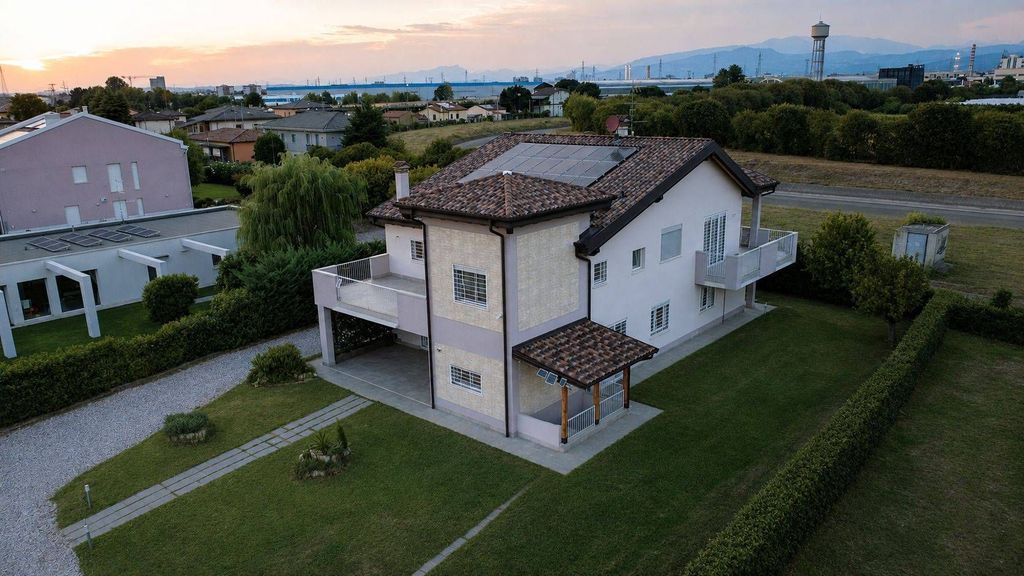 5 bedroom luxury Villa for sale in Via Gelmetto, Verona, Veneto