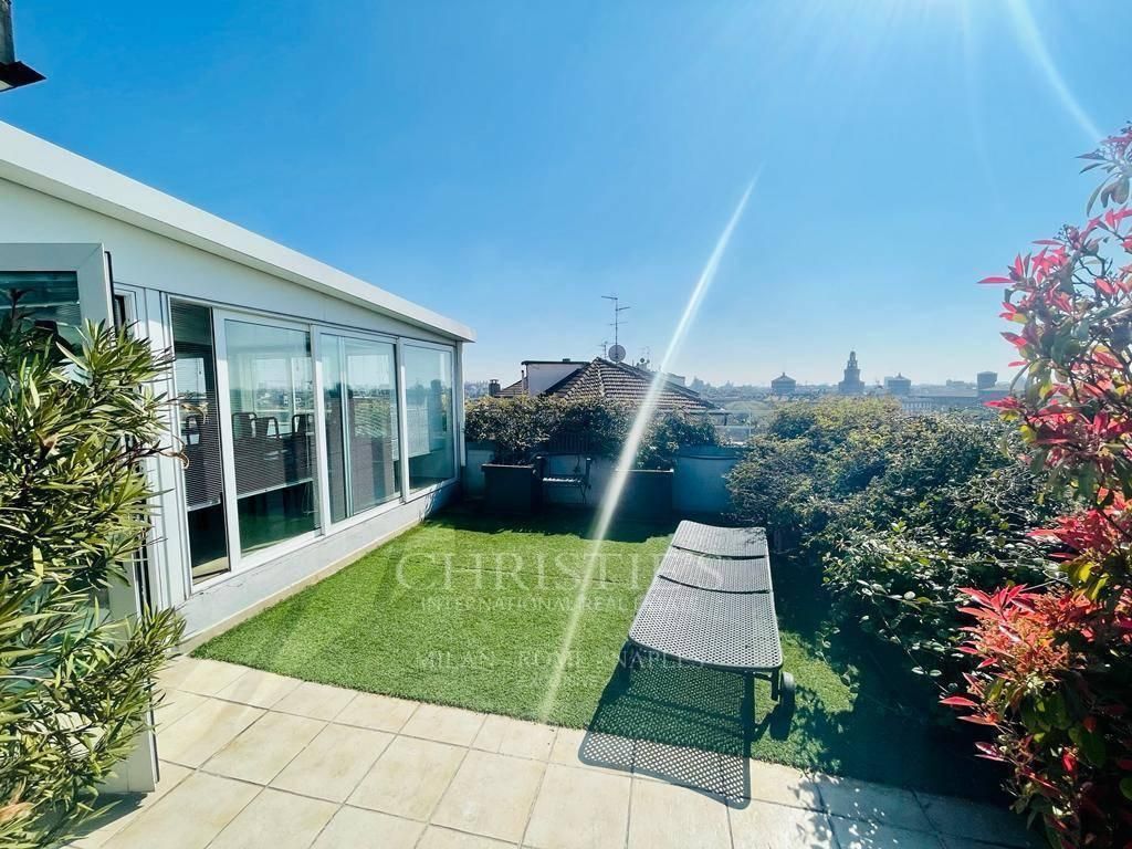 3 bedroom luxury penthouse for sale in Via Giulianova, Milan, Lombardy