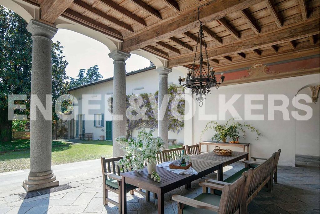 Prestigiosa villa in vendita Via Alessandro Volta, Azzate, Lombardia