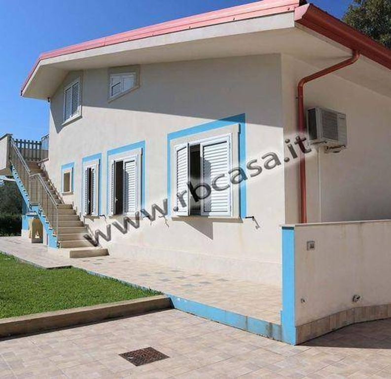 Luxury Villa for sale in Via del Maestrale, Pozzallo, Ragusa, Sicily