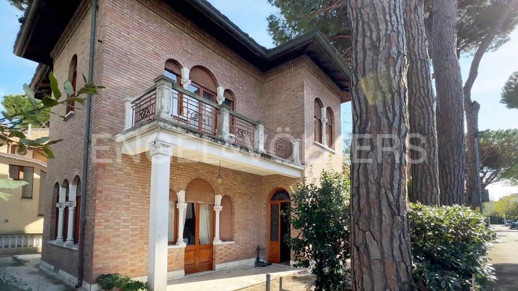 Villa di 309 mq in vendita Viale Damiano Chiesa, 17, Riccione, Rimini, Emilia-Romagna