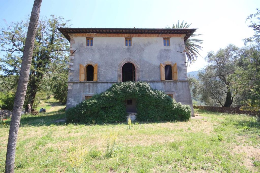 Prestigiosa villa di 380 mq in vendita, Via del Cimitero di Vicopelago, 260, Lucca, Toscana