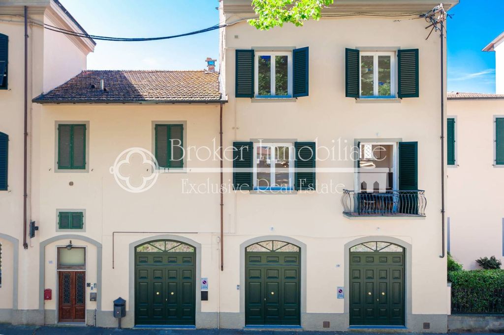 Casa di prestigio di 285 mq in vendita Piazza Santa Maria, Lucca, Toscana