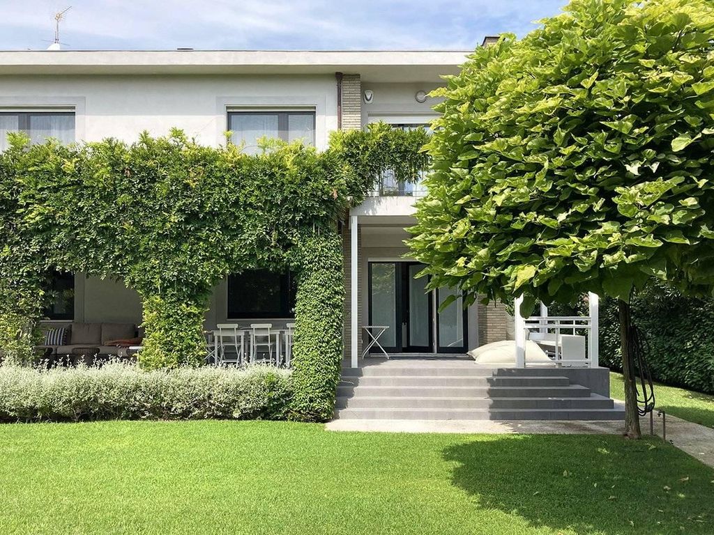 Villa in vendita Via Cesare Battisti, Pietrasanta, Lucca, Toscana