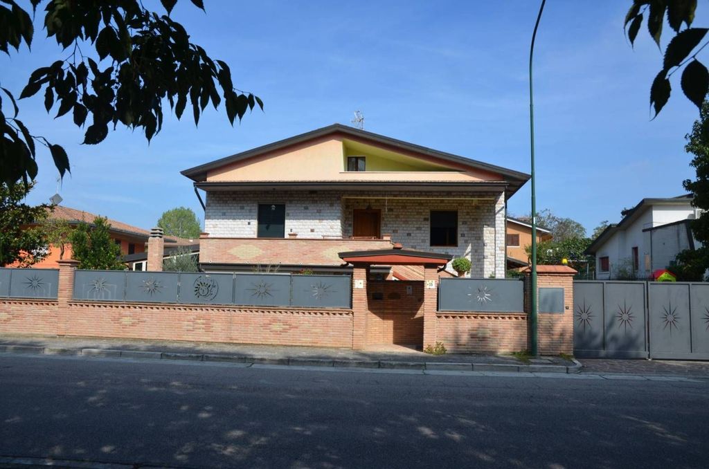 Prestigiosa villa in vendita Via Giuseppe Di Vittorio, 15, Pontevico, Brescia, Lombardia