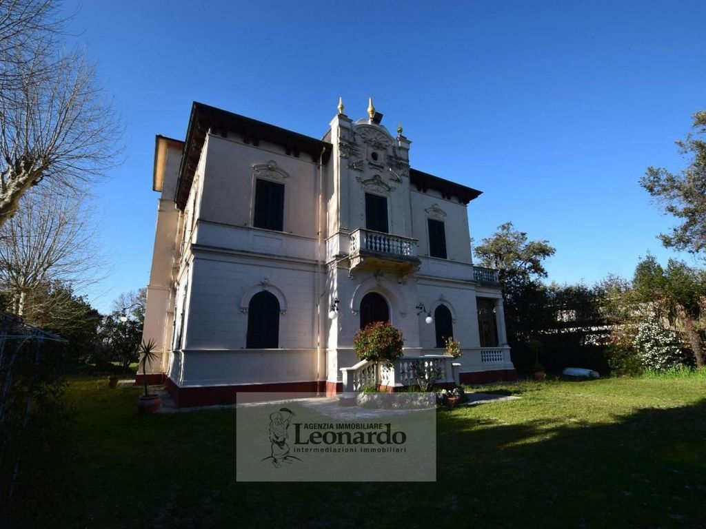 Villa di 550 mq in vendita Viale Giacomo Puccini, Viareggio, Toscana