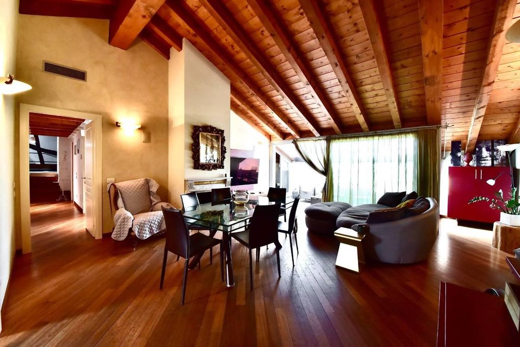 Appartamento di prestigio di 400 m² in vendita Via d'Adda Busca, 21, Lomagna, Lecco, Lombardia