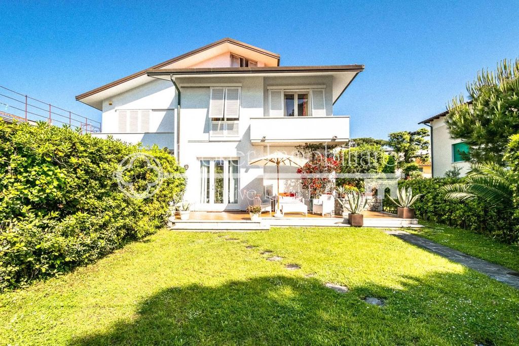 Prestigiosa villa di 160 mq in vendita, Via Balilla G. B. Perlasso, Pietrasanta, Lucca, Toscana