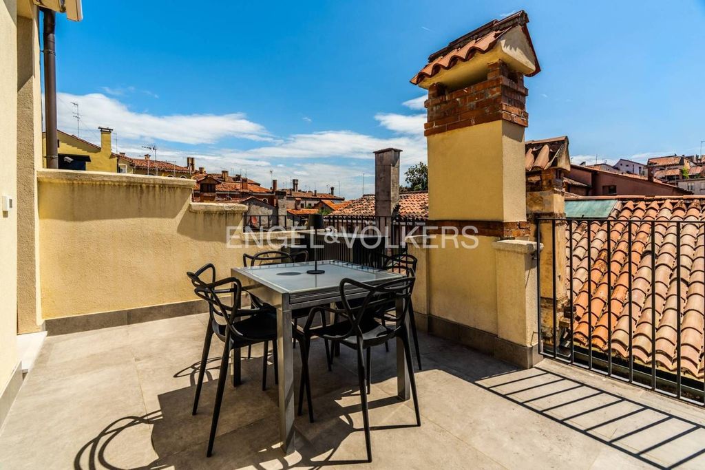 5 room luxury Apartment for sale in Fondamenta de Cannaregio, Venice, Veneto