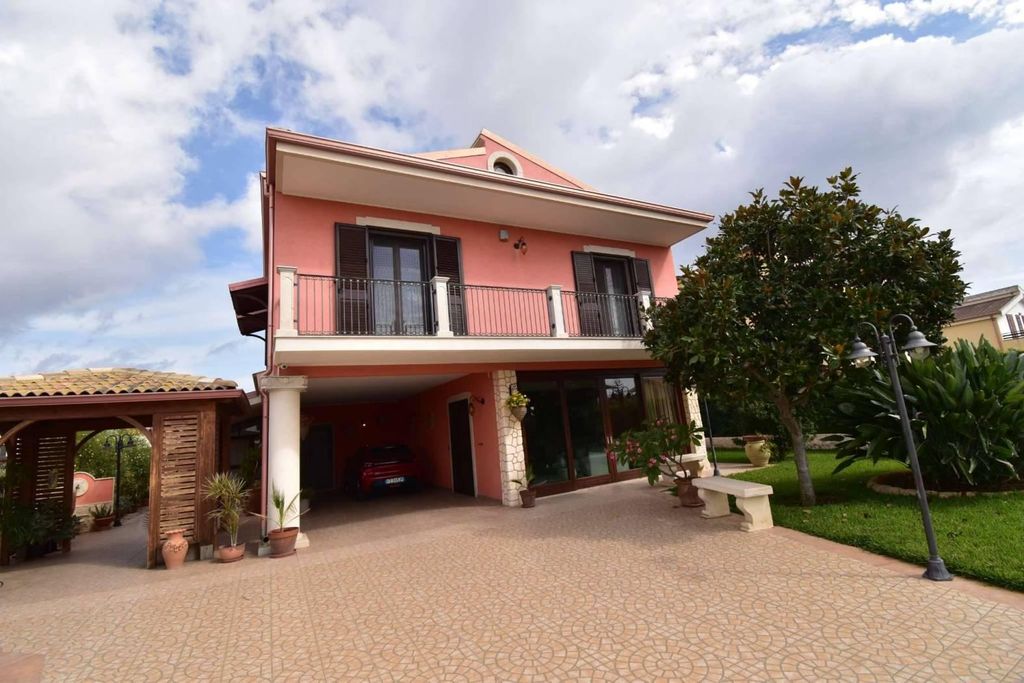 Prestigiosa villa in vendita via Isole delle Filippine, Siracusa, Sicilia