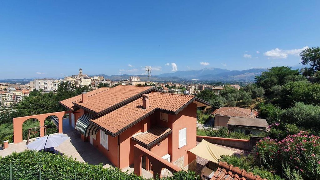 Prestigiosa villa di 280 mq in vendita, Via Pozzillo, 18, Frosinone, Lazio