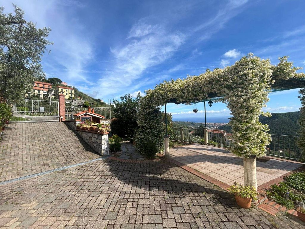 Prestigiosa villa in vendita Via dei Caduti, 44, Leivi, Liguria