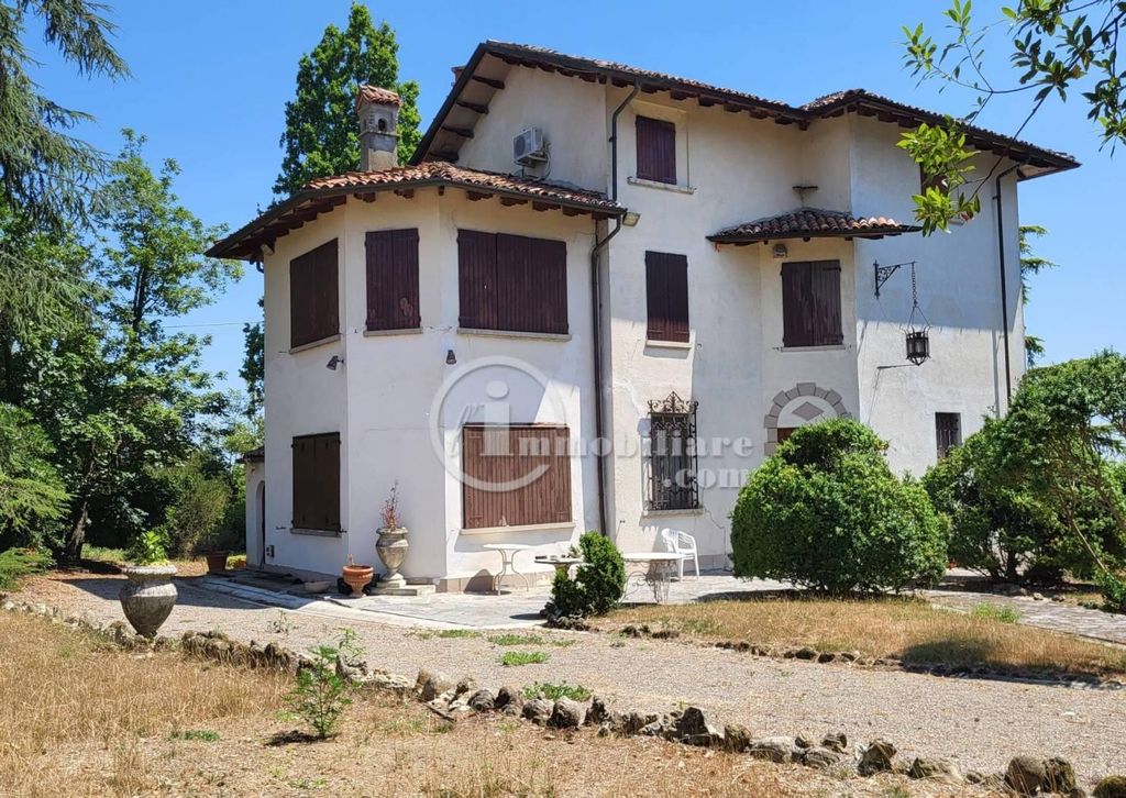 Villa in vendita Via Strada Provinciale, 27, Ziano Piacentino, Emilia-Romagna