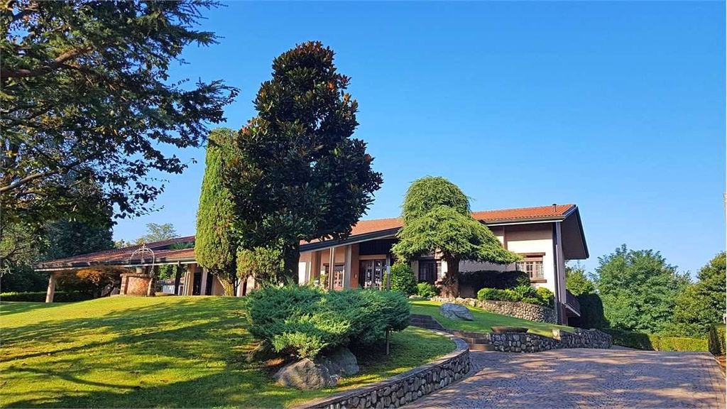 Villa in vendita Via Don Gnocchi, Inverigo, Como, Lombardia