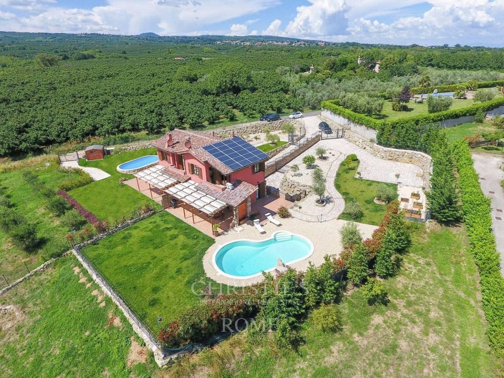 Prestigiosa villa in vendita via di Ronciglione, Sutri, Lazio
