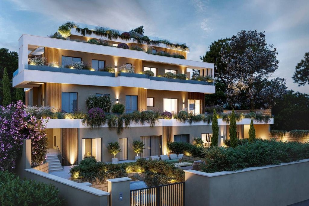 Элитная квартира в продажа Viale Cortina D Ampezzo, 105, Рим, Lazio