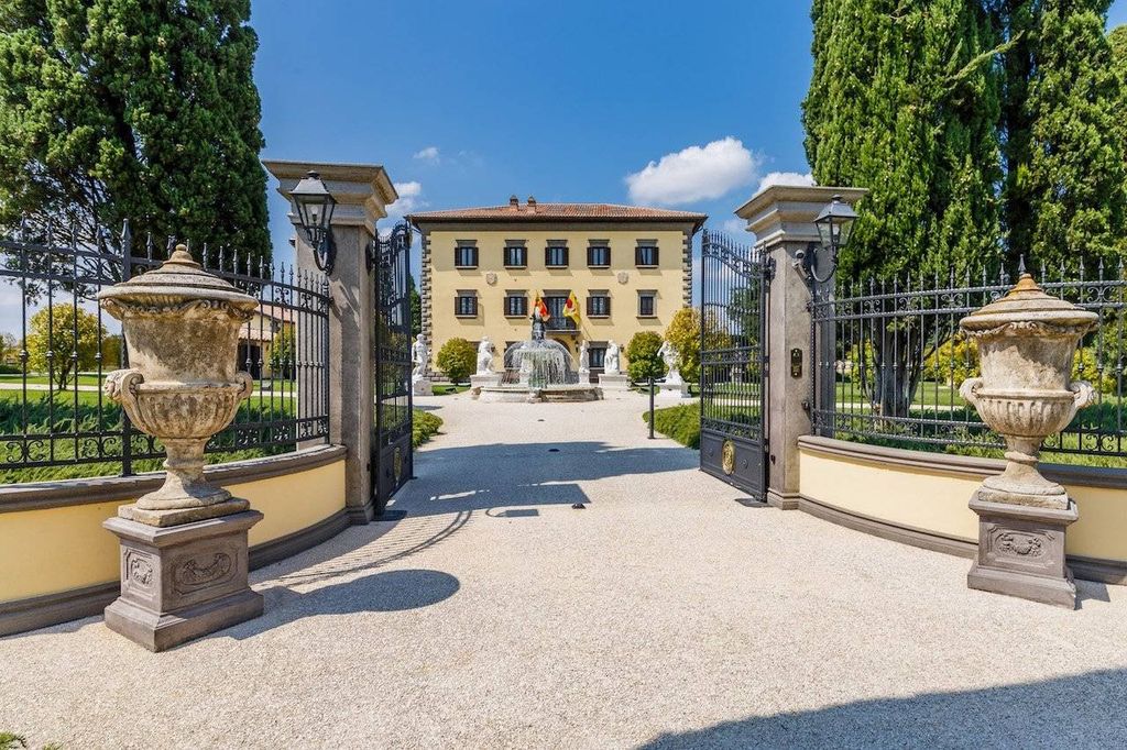 Villa in vendita Via Gioco del Pallone, Cortona, Toscana
