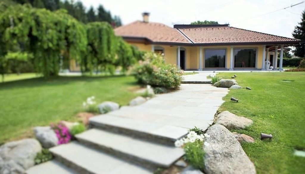 Prestigiosa villa di 2000 mq , Via Achille Grandi, 5, Besana in Brianza, Monza e Brianza, Lombardia