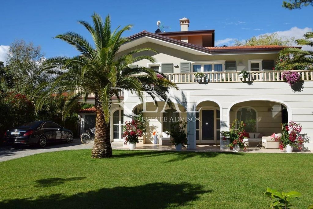 Prestigiosa villa di 210 mq in vendita, Via Palmiro Togliatti, 40, Forte dei Marmi, Lucca, Toscana