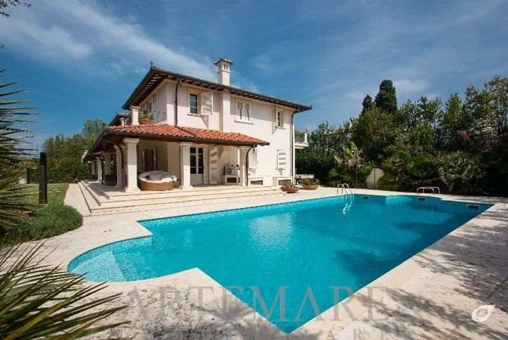Prestigiosa villa di 652 mq in vendita via dell'acqua, Forte dei Marmi, Lucca, Toscana