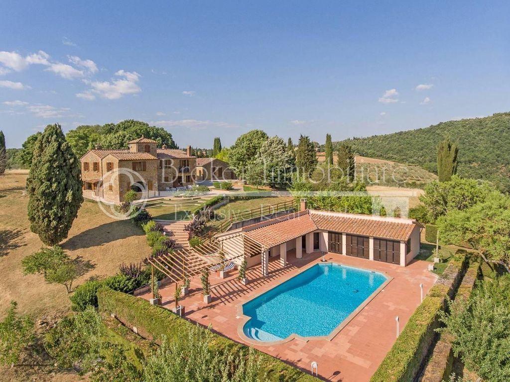 10 bedroom exclusive country house for sale in Strada per Pienza