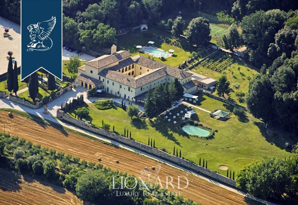Prestigiosa villa di 1500 mq in vendita Massa Martana, Italia