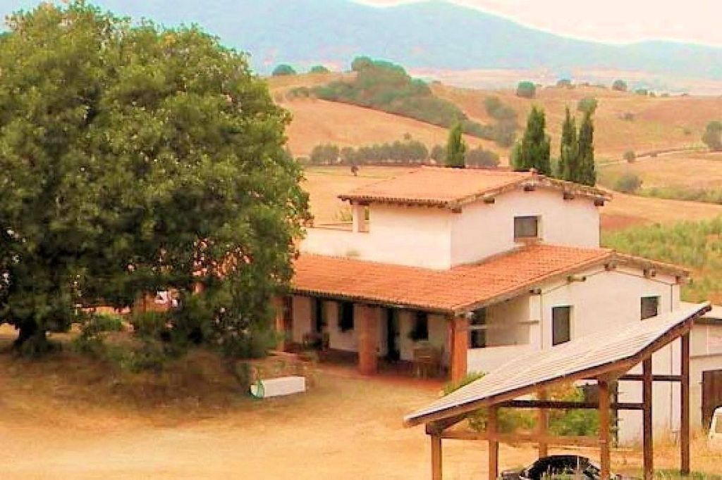 Lussuoso casale in vendita Magliano in Toscana, Italia