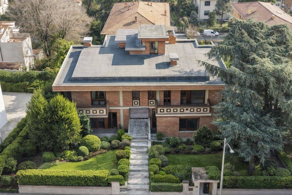 6 bedroom luxury Villa for sale in Via Giacomo Filippo Novaro, Bologna, Emilia-Romagna