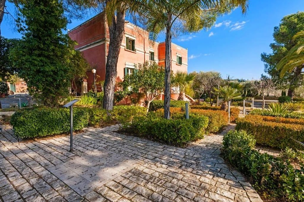 6 bedroom luxury Villa for sale in Contrada San Corrado di Fuori, Noto