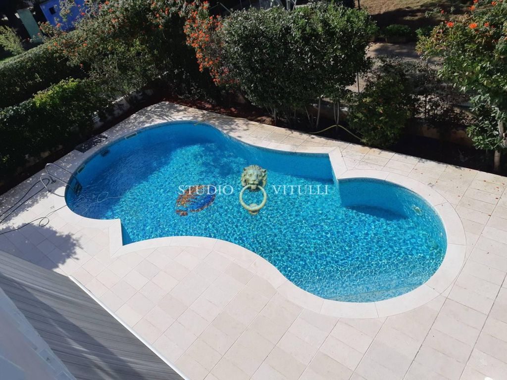 Villa di 400 mq in vendita Bari, Italia
