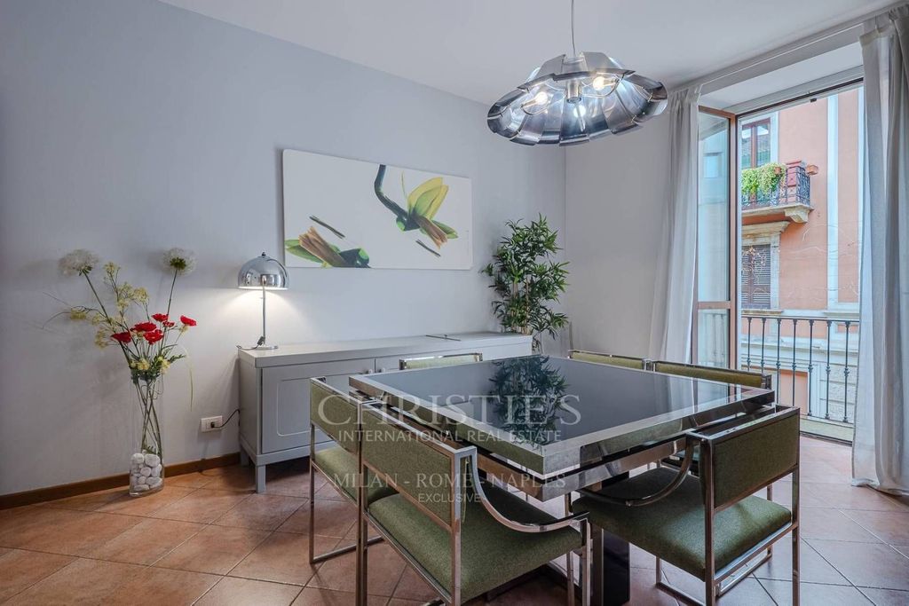 Элитная квартира в продажа Via Carlo De Cristoforis, 1, Милан, Lombardia