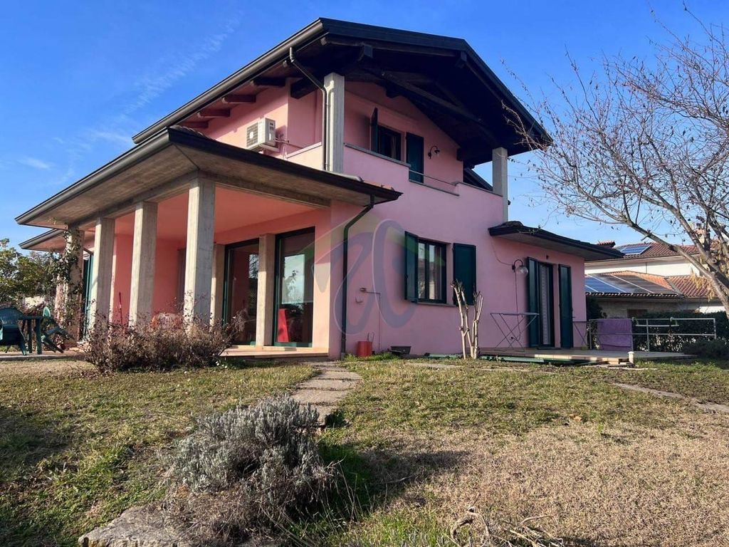Prestigiosa villa di 250 mq in vendita Via L. Confalonieri, 2, Vigolzone, Piacenza, Emilia-Romagna