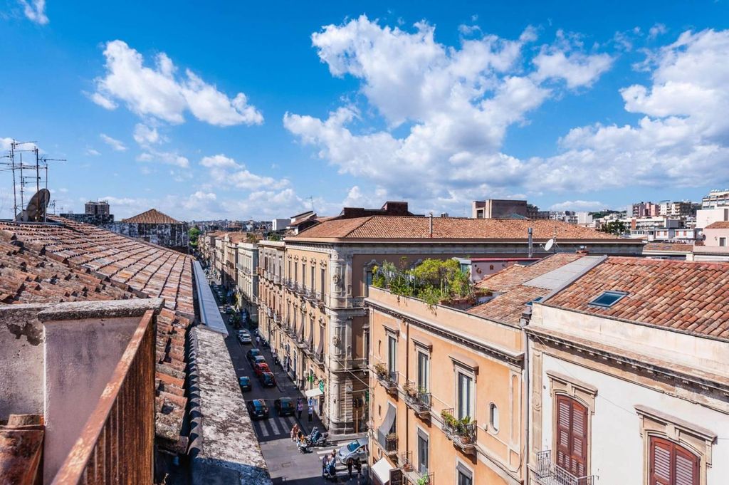5 bedroom luxury Flat for sale in Via Umberto I, 178, Catania, Sicily