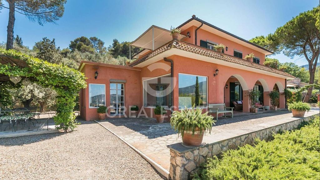 Woning, 390 m²