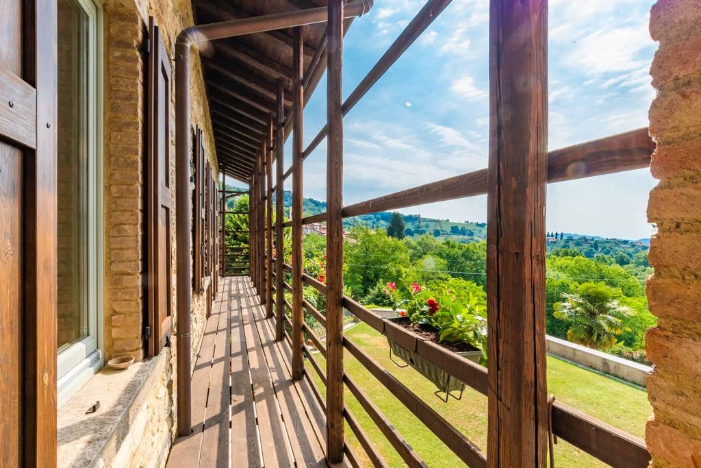 Prestigiosa villa di 750 mq in vendita, Via per Sotto I Ronchi, Pontida, Lombardia