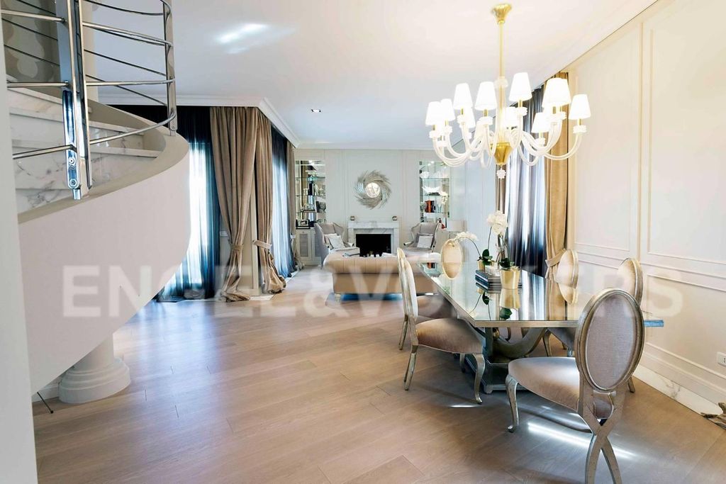 Prestigiosa villa di 516 mq in vendita Via Francesco Melzi, 7, Magenta, Milano, Lombardia